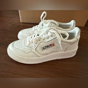 Autry  Medalist Leather Low-Top Sneakers - WHITE